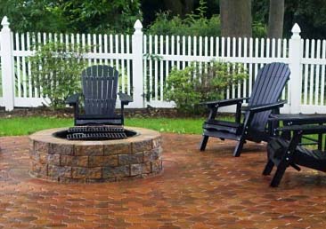 Custom Outdoor Fireplaces